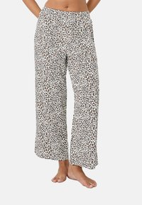 Pantaloni a gamba larga con stampa leopardata in bianco, realizzati in un tessuto morbido e leggero con una vita elasticizzata per il massimo comfort.
