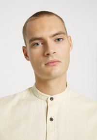 Jack & Jones JORMATHIS - Camisa - ecru