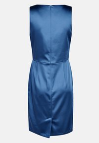 Robe en satin bleu, sans manches, avec une fermeture éclair au dos, dotée d'un corsage ajusté, de deux poches avant et d'un ourlet droit.