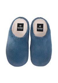 Par de pantuflas azules de felpa, sin suela, con interior beige y etiqueta "sevillas Made in Spain" en el interior de cada pantufla.