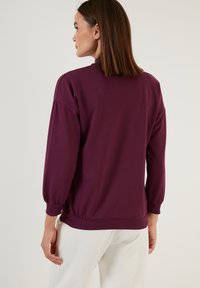 LELA HIGH COLLAR  - Sportska majica - purple