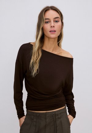 Bershka, ASYMMETRIC NECKLINE LONG SLEEVE - T-SHIRT - T-shirt à manches longues - dark brown