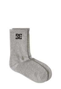 Grå ribbede sokker med et sort vævet logo. Materiale i bomuldsblanding med en behagelig pasform, mellemlang skaft og forstærket hæl.