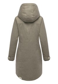 Grå, ullaktig frakk med hette, lange ermer og knappdetaljer. Bakfra vises en strømlinjeformet design.