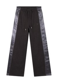 Pantalons de survêtement noirs avec des panneaux latéraux en satin, taille élastique et cordon de serrage. Présente un logo discret près de la hanche. Tissu doux, design à jambes larges.