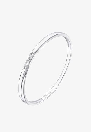 Anello d'argento dal design elegante e arrotondato con due sottili fasce e tre piccoli accenti rotondi di gemme chiare.