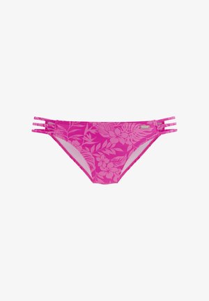 Roze bikini broek met een bloemenpatroon, gaas zijpanelen en meerdere dunne bandjes aan elke kant voor extra ontwerpdetails.