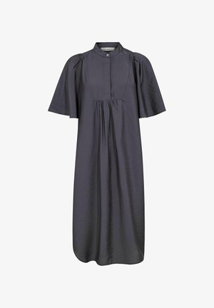 Abito grigio fino al ginocchio con colletto alto, maniche corte a volant, chiusura con bottoni e dettagli arricciati sul davanti in un tessuto liscio e lucido.