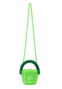 Groene parelhandtas met een afgeronde handgreep, met afwisselende tinten van helder en donker groen, en een textuur met een geweven patroon.