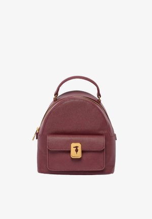 Kleine strukturierte Handtasche aus burgunderfarbenem Leder mit Handgriff, vorderer Klappen-Tasche und goldfarbigem rechteckigem Verschluss sowie Reißverschluss.