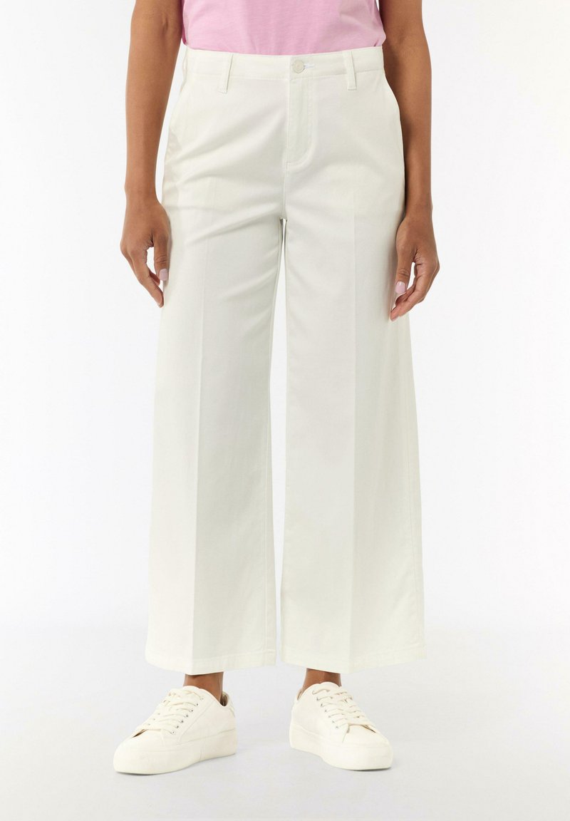 comma casual identity CULOTTE MIT WEITEM BEIN
- Relaxed fit jeans - weiß