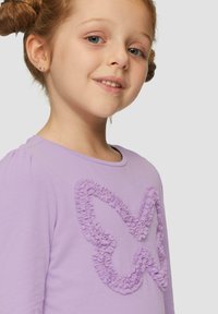 s.Oliver MET ARTWORK - Langarmshirt - lavendel
