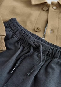 Next REGULAR FIT AND JOGGERS 3 PIECE SET - T-shirts basic - tan brown ...