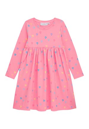 Langärmliges pinkes Kleid aus weichem Stoff, mit einem gerafften Rock und einem Muster aus mehrfarbigen Herzen in Blau, Gelb und Pink.