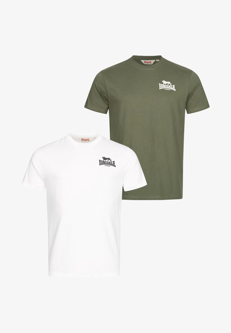 Divas kokvilnas T-krekli: viens balts, otrs olīvu zaļš; abiem ir īsas piedurknes un neliels logo uz krūšu daļas. Klasisks apaļā kakla dizains.