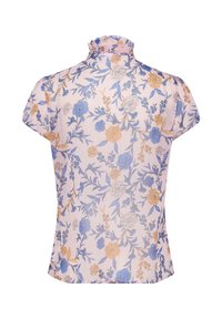 Šviesiai rožinė trumpomis rankovėmis palaidinė su mėlynos ir oranžinės spalvos gėlių raštu, turinti volanėlį apykaklėje ir glotnų paviršių.