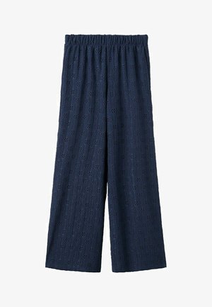 Pantaloni a gamba larga blu navy con cintura elastica e motivo floreale traforato su tutto il tessuto.