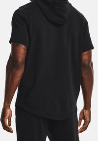 Under Armour Camiseta estampada - black