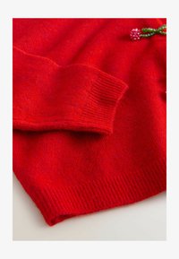 Vybráno, red cherry buttons