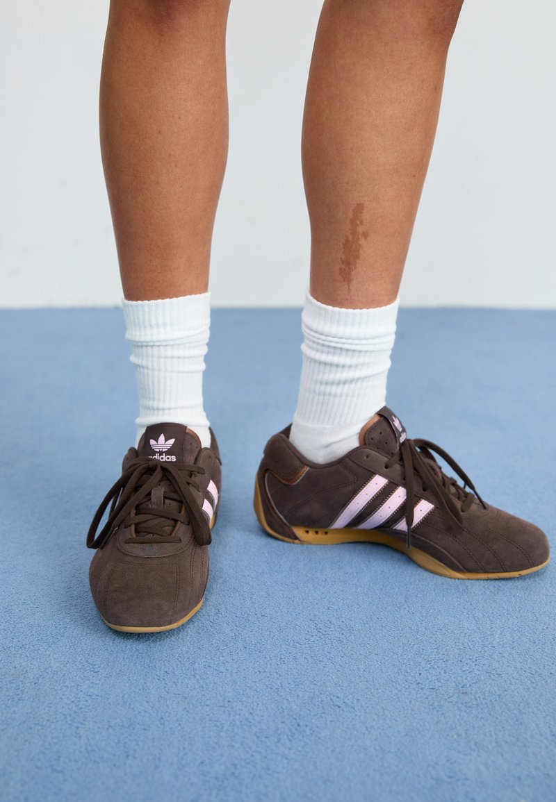 adidas Originals - ADIRACER - Sneakers - dark brown/clear pink/gum, Forstør