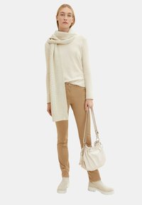 TOM TAILOR MIT RUNDHALSAUSSC - Strickpullover - beige