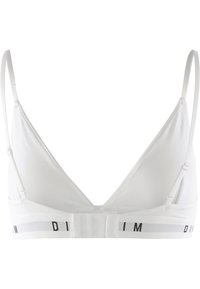 Bralette blanca con tirantes delgados y ajustables, copas triangulares y una banda ancha que presenta un logo de D.I.M. en negro sobre un fondo gris.