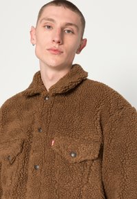Levi's® TRUCKER UNISEX - Fleece jacket - sepia