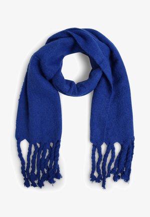 Blauwe wollen sjaal met gedraaide franjes aan beide uiteinden, losjes in het midden geknoopt tegen een witte achtergrond.