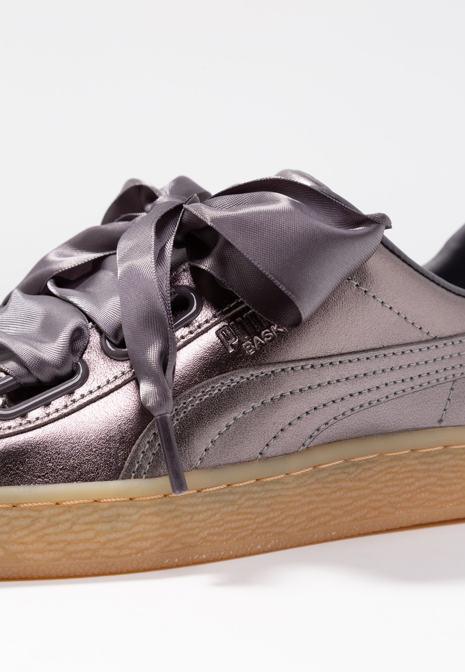 Puma BASKET HEART LUXE - Sneakers laag - quiet shade/grijs-metallic -  Zalando.be