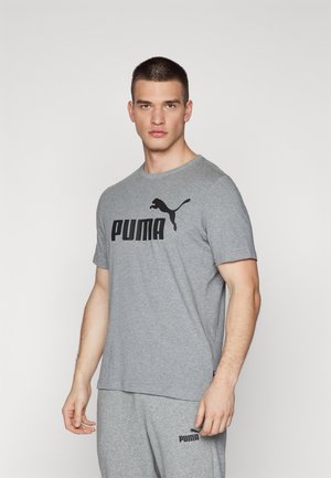 Grå kortærmet t-shirt med sort "PUMA" logo og katte-silhuet. Lavet af blødt stof, med rund halsudskæring og afslappet pasform.