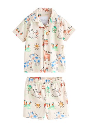 Børne pyjamasæt i cremefarve med korte ærmer og shorts, med farverige gårddyr, træer, sol, mælkeflasker og gulerods-mønstre.