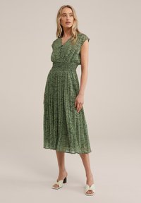 WE Fashion Denní šaty - green