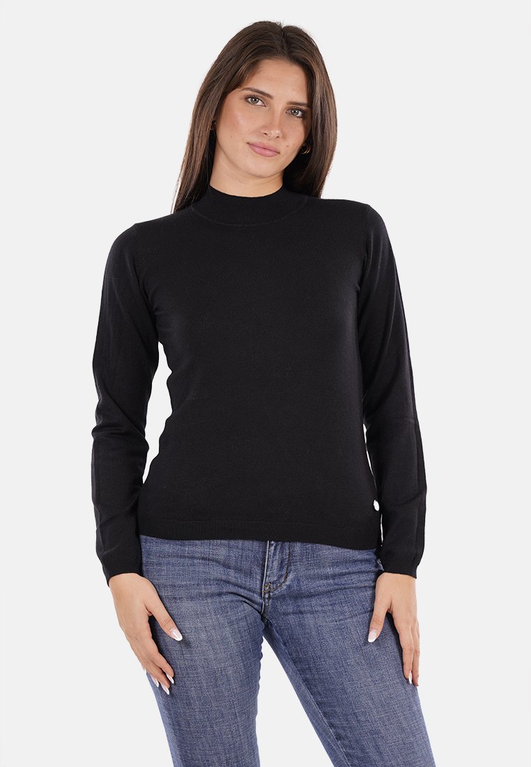 Maglione nero a maniche lunghe con collo a dolcevita realizzato in un tessuto a maglia liscia. Presenta un design aderente e una sottile texture a coste sul colletto e sui polsini.