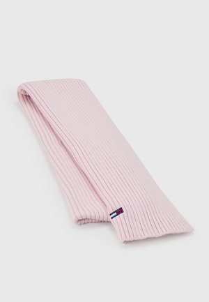 Écharpe rose côtelée en matière tricotée douce. Comprend un petit logo sur une extrémité. Forme longue et rectangulaire pour un style polyvalent.