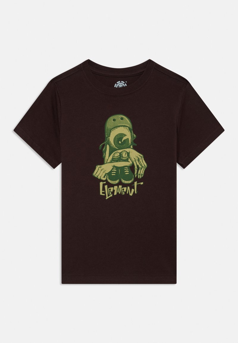 Ciemnobrązowy bawełniany t-shirt z zieloną grafiką postaci trzymającej buty, z napisem "Element" poniżej. Krótkie rękawy.