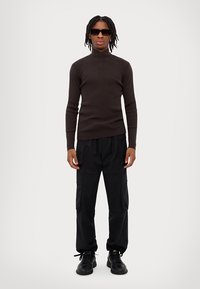 Emporio Armani MAGLIA - Maglione - marrone