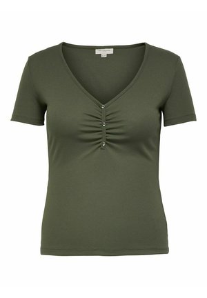 Olivgrünes kurzärmeliges, geripptes Shirt mit V-Ausschnitt und drei kleinen Knöpfen, die vorne in der Mitte gerafft sind.