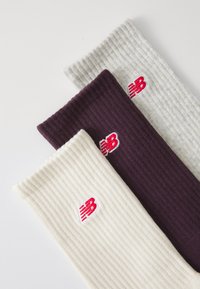 New Balance RED PATCH LOGO MIDCALF SOCKS 3 PACK UNISEX - Zoknik - multi