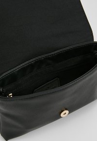 Thumbnail Image 5
