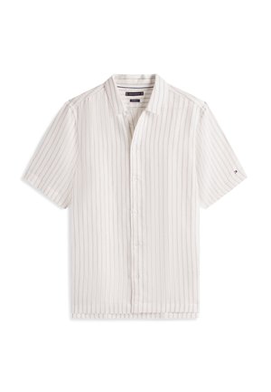 Kortærmet hvid skjorte med knapper, med tynde lodrette lysebrune striber og en spids krave, lagt fladt på en hvid baggrund.