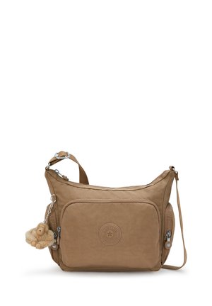 Borsa a tracolla béige realizzata in morbido tessuto. Presenta una toppa con logo rotondo, tasche con zip e un portachiavi con un animale in peluche.