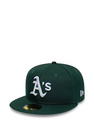 Gorra de béisbol verde oscura con el logo blanco "A's" en el frente y pequeño logo blanco de New Era en el lateral, visera plana y pegatina dorada en la visera.