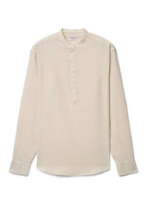 Beiges Herrenhemd mit langen Ärmeln, Stehkragen, vier vorderen Knöpfen und geknöpften Manschetten, aus leichtem Stoff gefertigt.