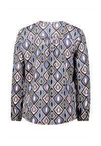 Langärmlige Bluse aus gemustertem Stoff mit geometrischen Formen in Blau, Schwarz und Creme; Rückenfalte verleiht Textur.