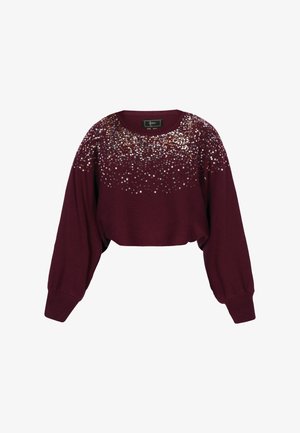 Burgundowy krótki sweter z długimi rękawami, ozdobiony błyszczącym wzorem z cekinów wzdłuż dekoltu i górnej części klatki piersiowej. Rybaczasty splot na całej powierzchni.