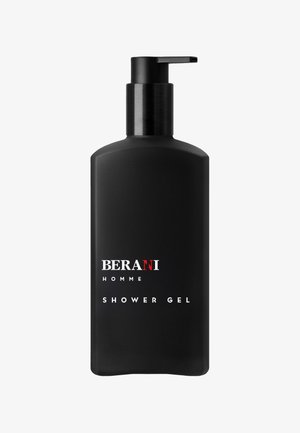 Czarna plastikowa butelka z pompką na żel pod prysznic. Charakteryzuje się matowym wykończeniem, prostokątnym kształtem oraz białym napisem "BERANI HOMME SHOWER GEL."