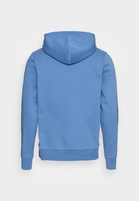 Blue sweatshirt with a hood, made of soft fabric. Features long sleeves, ribbed cuffs, and a straight hem. Smooth texture.