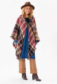 blue shadow Cape - red