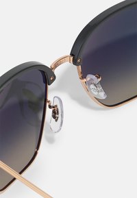 Ray-Ban NEW CLUBMASTER UNISEX - Napszemüvegek - dark grey on rose gold