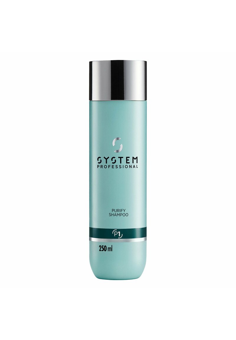 Purify Shampoo in einer hellblauen Flasche mit einem silbernen Deckel und einem Band. Auf dem Etikett sind die Texte "SYSTEM PROFESSIONAL" und "250 ml" abgebildet.